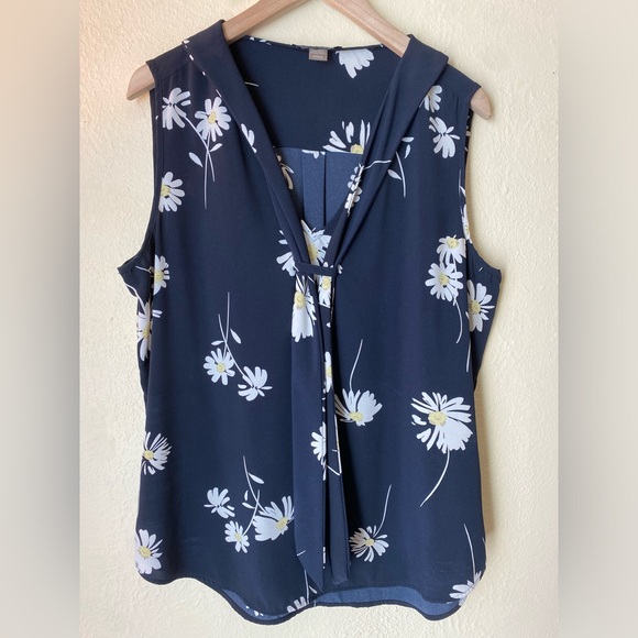 EUC Tommy Hilfiger Navy Floral Sleeveless Blouse - Picture 1 of 5